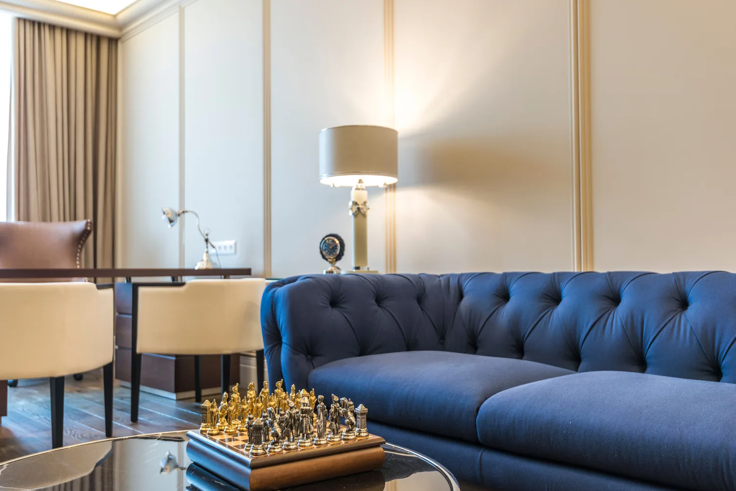 Hochwertig eingerichtetes Wohnzimmer
