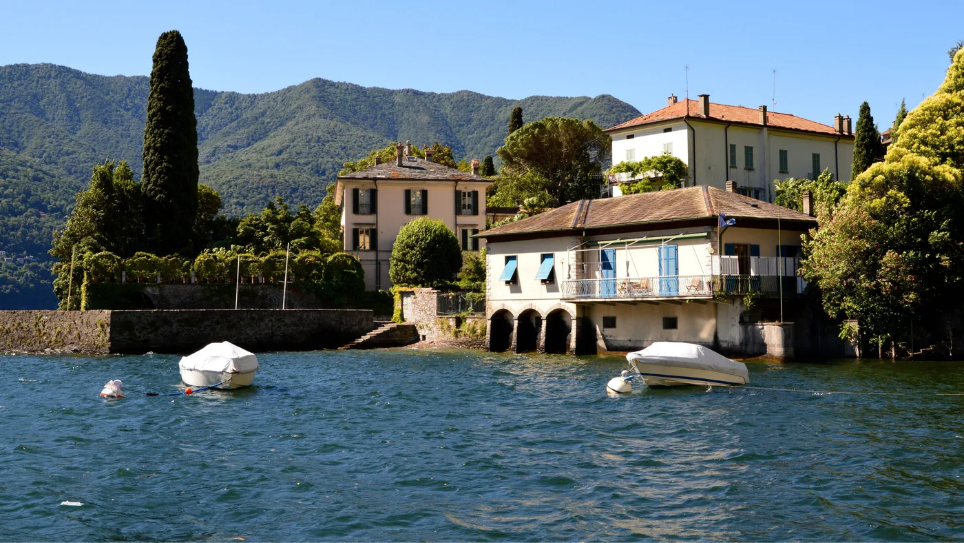 Luxusvilla am See